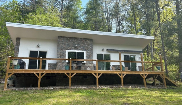 Brevard Getaway/Close to DuPont State Forest