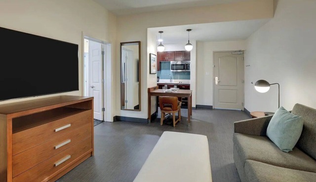 Bright & Awesome Suites w/Parking & Breakfast – 3mi from Charles Pinckney Site in Mount Pleasant