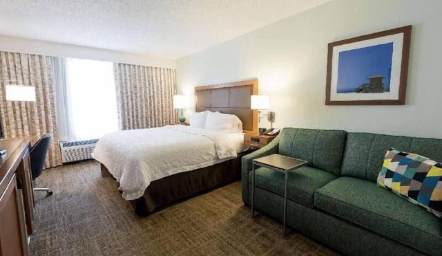 Bright & Comfortable Room w/Cloud Nine Bed–Minutes from Boca Attractions