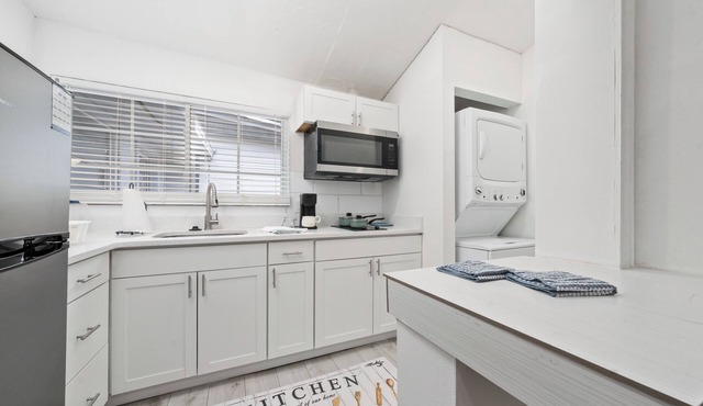 Bright Modern Studio, Sleeps 3