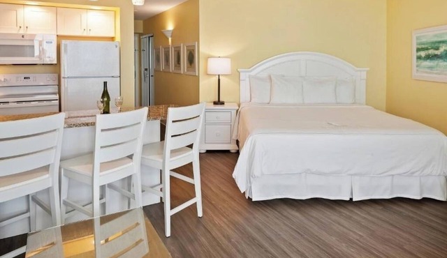 Bright Oceanfront Studio in Ormond Beach – Balcony w/Stunning Sunrise Views in Ormond Beach