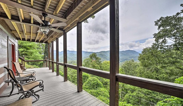Bryson City Cabin w/Hot Tub ~ 10 Mi to Dtwn!