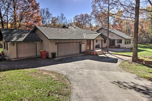 Cabin w/Fire Pit & Movie Room, 1 Mi to Lake