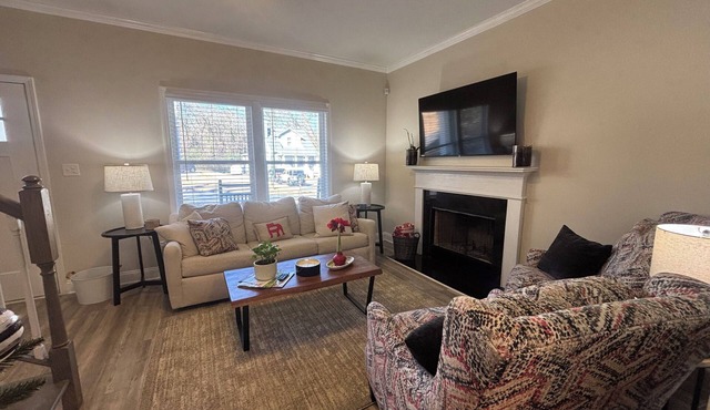 Call the Dawgs 3 bed house in Athens 1.3 Miles to Downtown/UGA/Stadium.