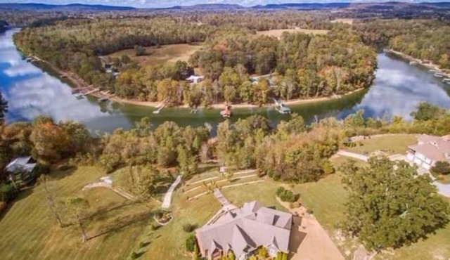 Carefree on the Caney: Spacious 7-bedroom home on the Caney Fork River w/a dock
