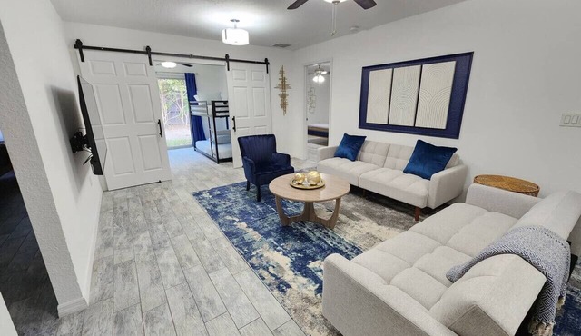 CasaDelaney DT Sodo district. Renovated Sleeps 16 in Orlando
