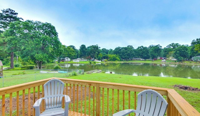 Cedar Pines Lake Views! Charming Waterfront Home