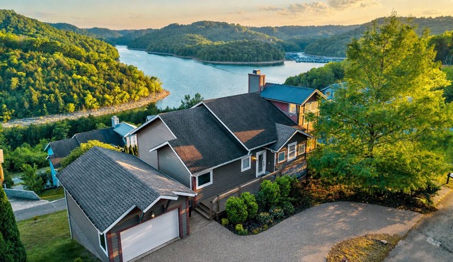 Center Hill Lake Views, Access, Pool & Hot Tub
