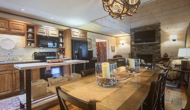 Central! Charming and Luxurious Privacy with 2 Master Beds - Close to Everything