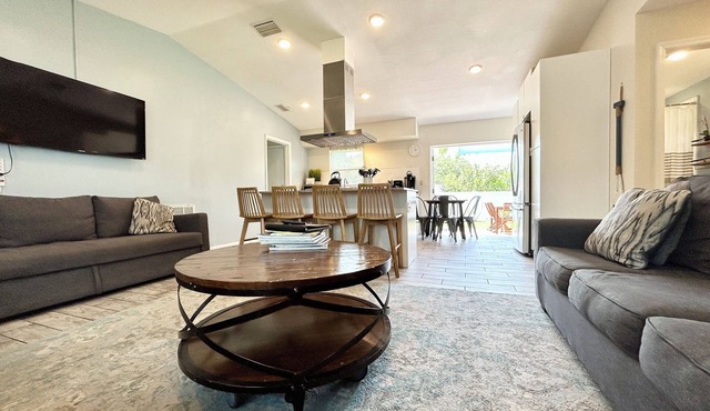 Central to Downtown St Pete, Trop, Beaches & Tampa - Fabulous location!