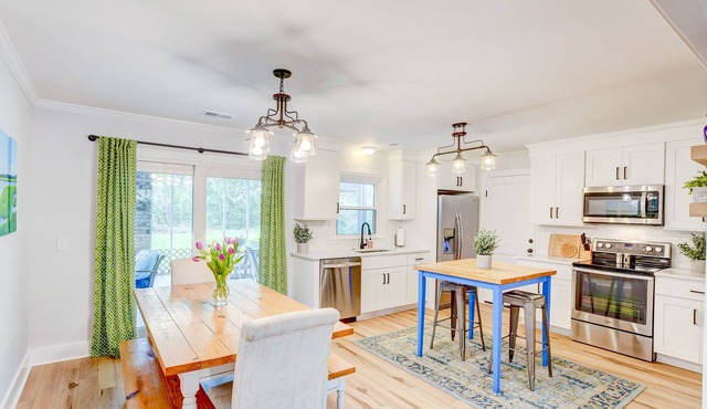 Charleston Home near Downtown & Folly Beach