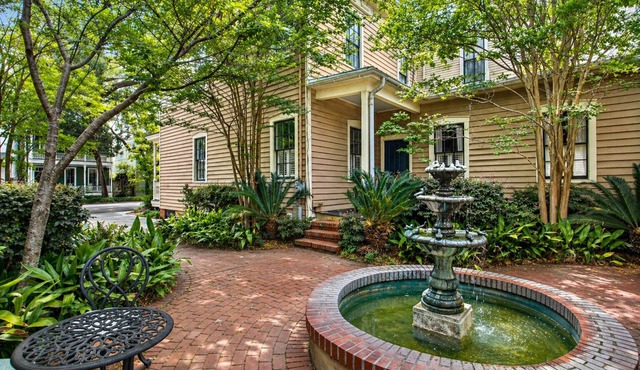 Charmer near Forsyth Park, Heated Pool Access!
