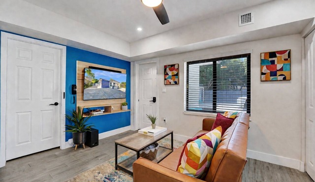 Charming 2-bedroom apartment with WiFi, AC in welcoming Fort Lauderdale