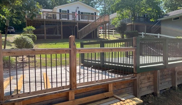 Charming 2-bedroom house with AC and WiFi on High Rock Lake, Lexington