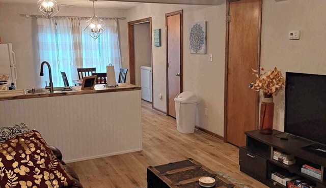 Charming 2-bedroom townhome near base and beaches. Shopping and restaurants