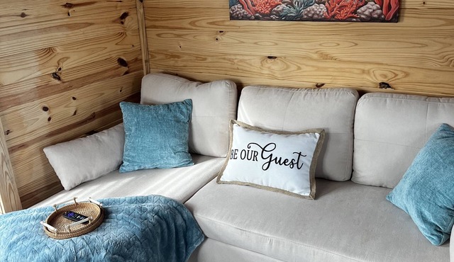 Charming 2-bedroom PET FRIENDLY cabin in Steinhatchee
