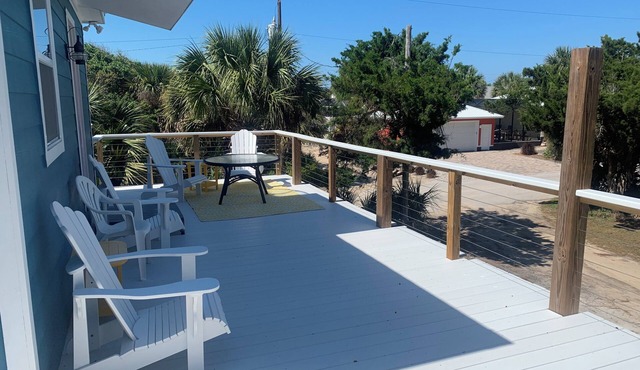 Charming 3-bedroom bungalow in Flagler Beach just 2 blocks to the beach!