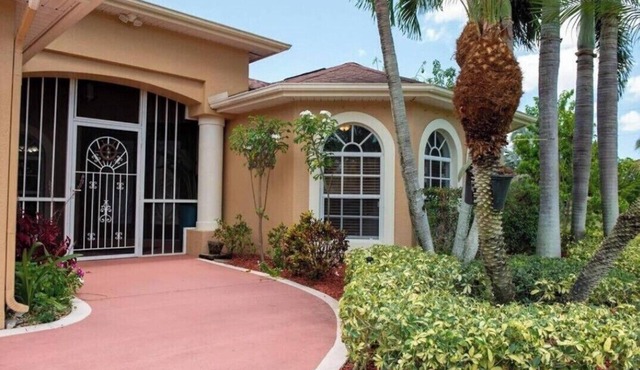Charming 3-bedroom house with WiFi and AC in serene Port St. Lucie