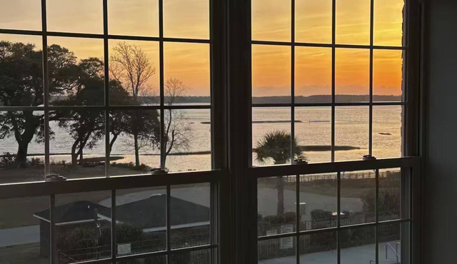 Charming 3-bedroom condo with amazing views in lovely Swansboro