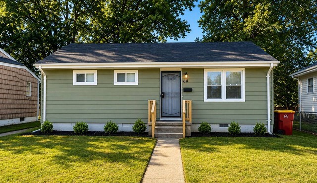Charming 3-bedroom house with AC in cozy Petersburg
