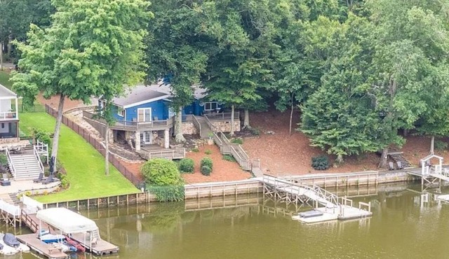Charming 3-bedroom home on beautiful High Rock Lake with Private Boat Dock