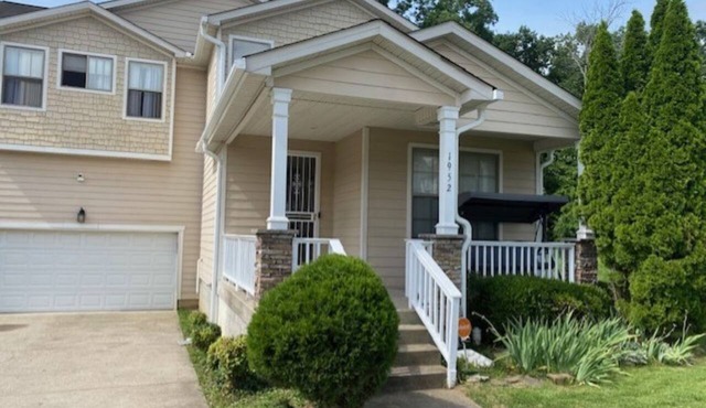 Charming 3-bedroom house w/AC in Nashville area very quiet & peaceful.