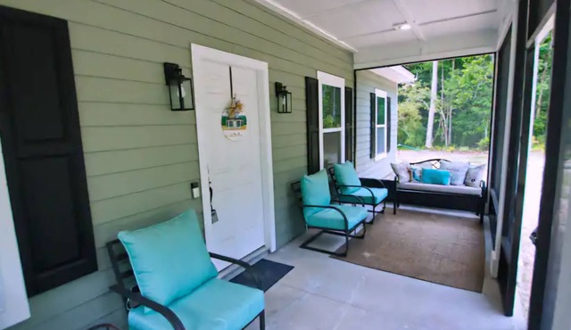 Charming 3-bedroom house with WiFi, fitness room on Gated property in Jennings