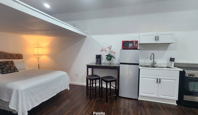 Charming barn with WiFi and AC in enchanting Intercession City