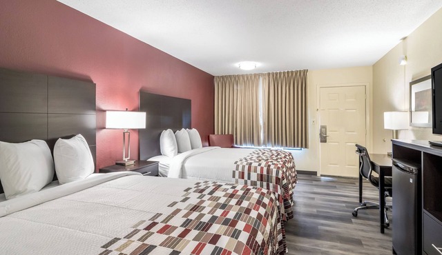 Charming Budget Room – Close to Dollywood & Local Activities