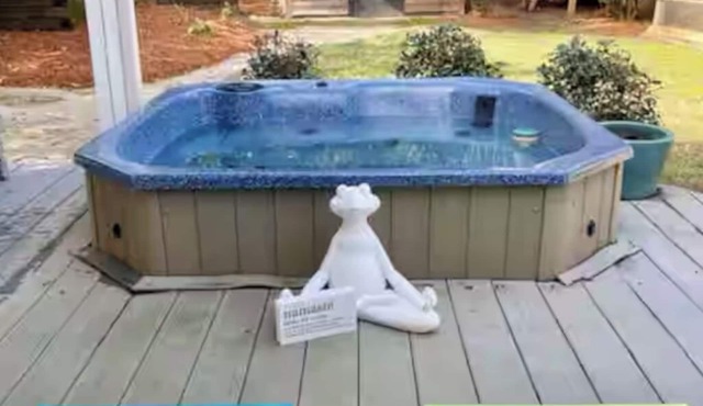 Charming, bungalow + hot tub in NODA district of Charlotte. 10 min f/uptown.