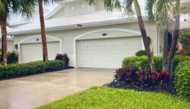 Charming Cardinal Cove 2-bed, 2-bath, 2-car garage villa at Fiddler's Creek.