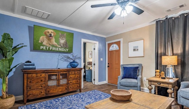 Charming Cedar Hollow - Work Desk & WiFi Ready!