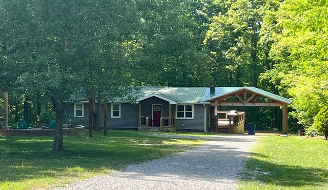 Charming Cottage-3Bed-2Bath-By Creek Falls Park-Great outdoor fireplace and deck