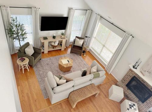 Charming Cottage for Family and Dogs near Beach & City