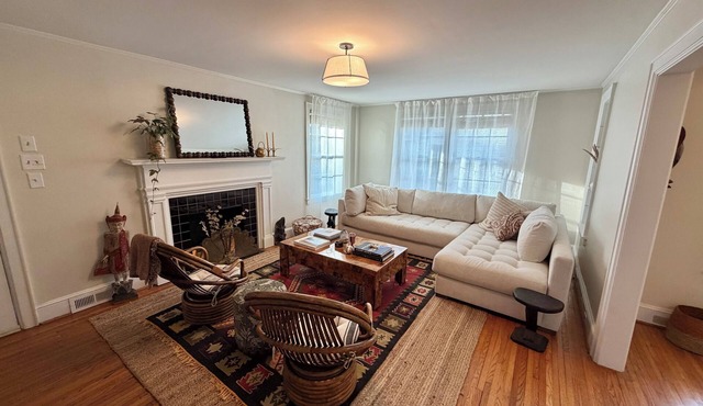 Charming Historic Bungalow · Walkable to Plaza Midwood Eats, Nightlife & Parks