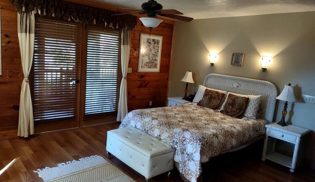 Charming Lakefront Room with Private Porch & Canoe Rentals Near Lake Helen, Florida