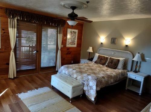 Charming Lakefront Room with Private Porch & Canoe Rentals Near Lake Helen, Florida