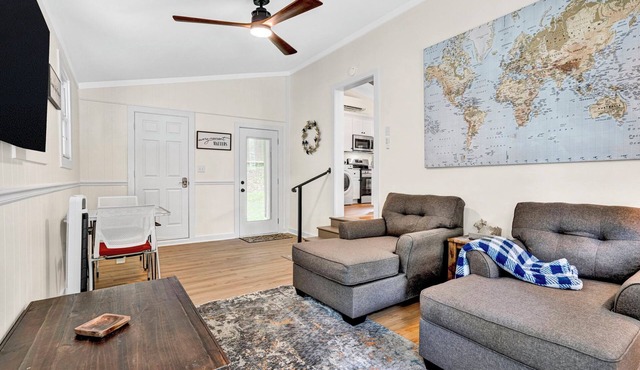 Charming Private Pet Friendly Cottage Minutes from Downtown Hendersonville