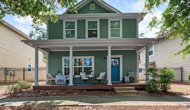 Charming Retreat, Convenient to Downtown, Campus & Stadium