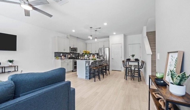 Charming townhome with WiFi, AC, Pool and Community Center in Peaceful Fallbrook in Fallbrook
