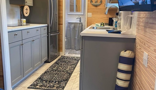 Charming Unique Tiny-bungalow retreat, a quiet oasis