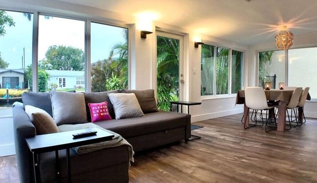 Charming Waterfront Oasis, Quiet Island Near Beach