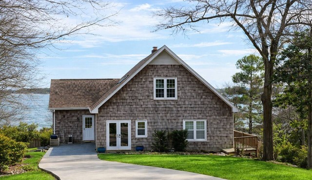 Charming White Oak River Cottage, Private Dock Fishing - Near Downtown Swansboro
