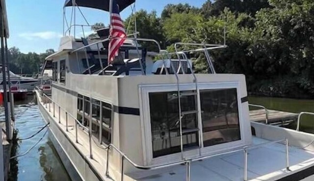 Charming yacht with AC and WiFi in enchanting Charlotte