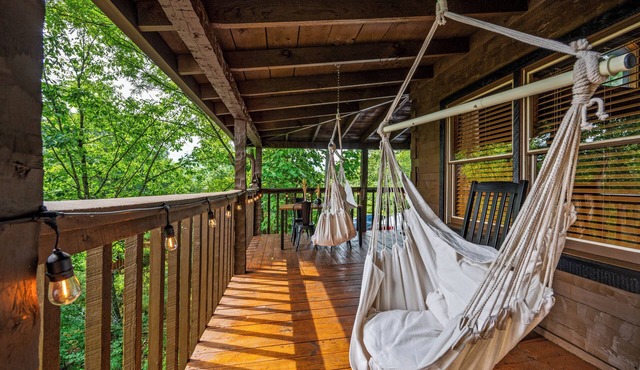 Check out our last minute deals! Mountain Views! Hot tub!