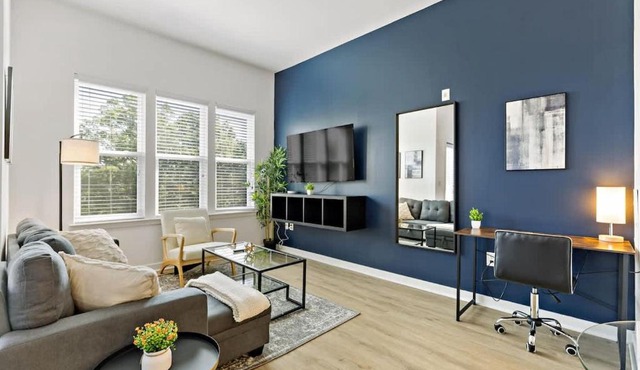 Chic Studio - 5 Min DT, Gym, Parking, W-D - Sleeps 6
