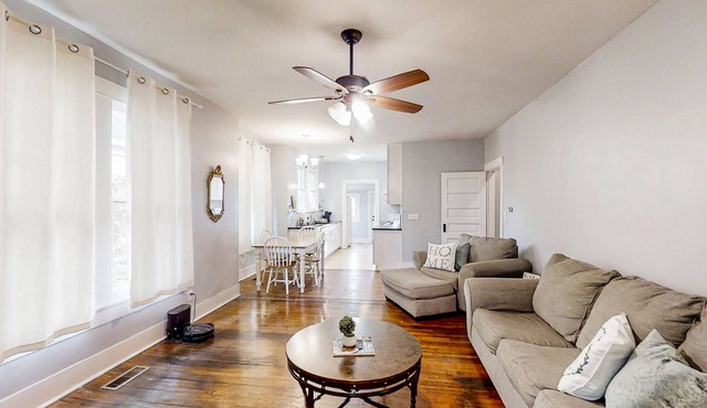 Classic cottage with large yard, fast WiFi, washer/dryer, & central AC in Americus
