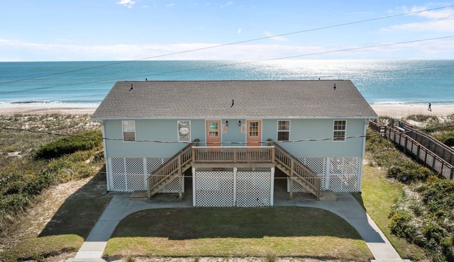 Classic Oceanfront Emerald Isle Cottage!