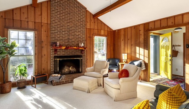 Clean ~ Family Friendly ~ Quiet Suburban