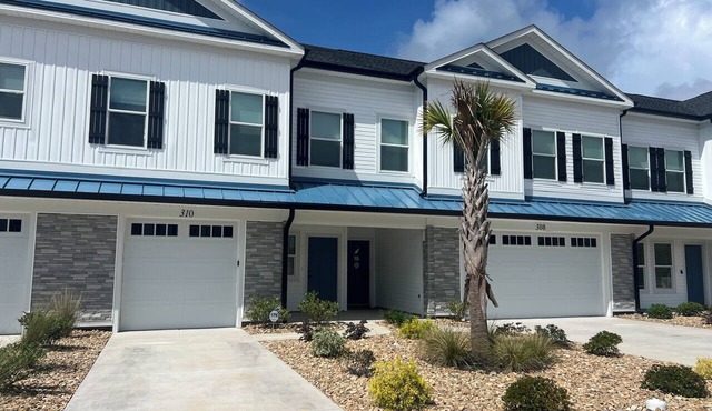 Close to Barefoot and the beach! NEW! Gorgeous! Low rates!